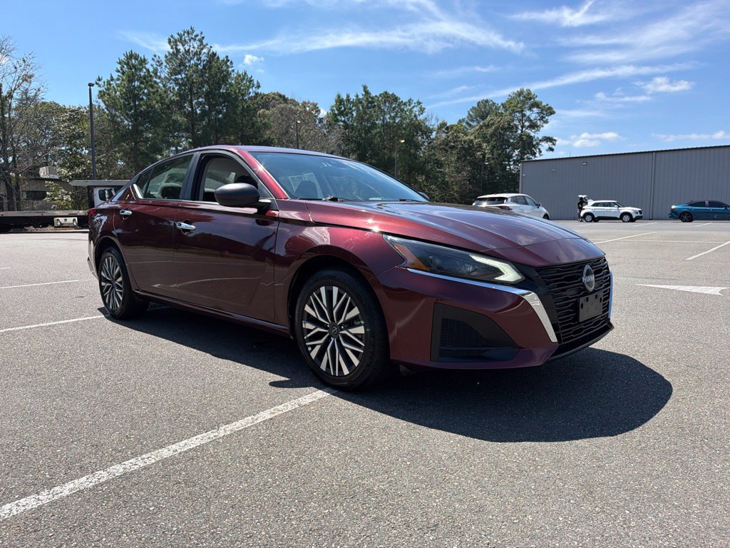 Used 2025 Nissan Altima 2.5 SV AWD/4WD image 4
