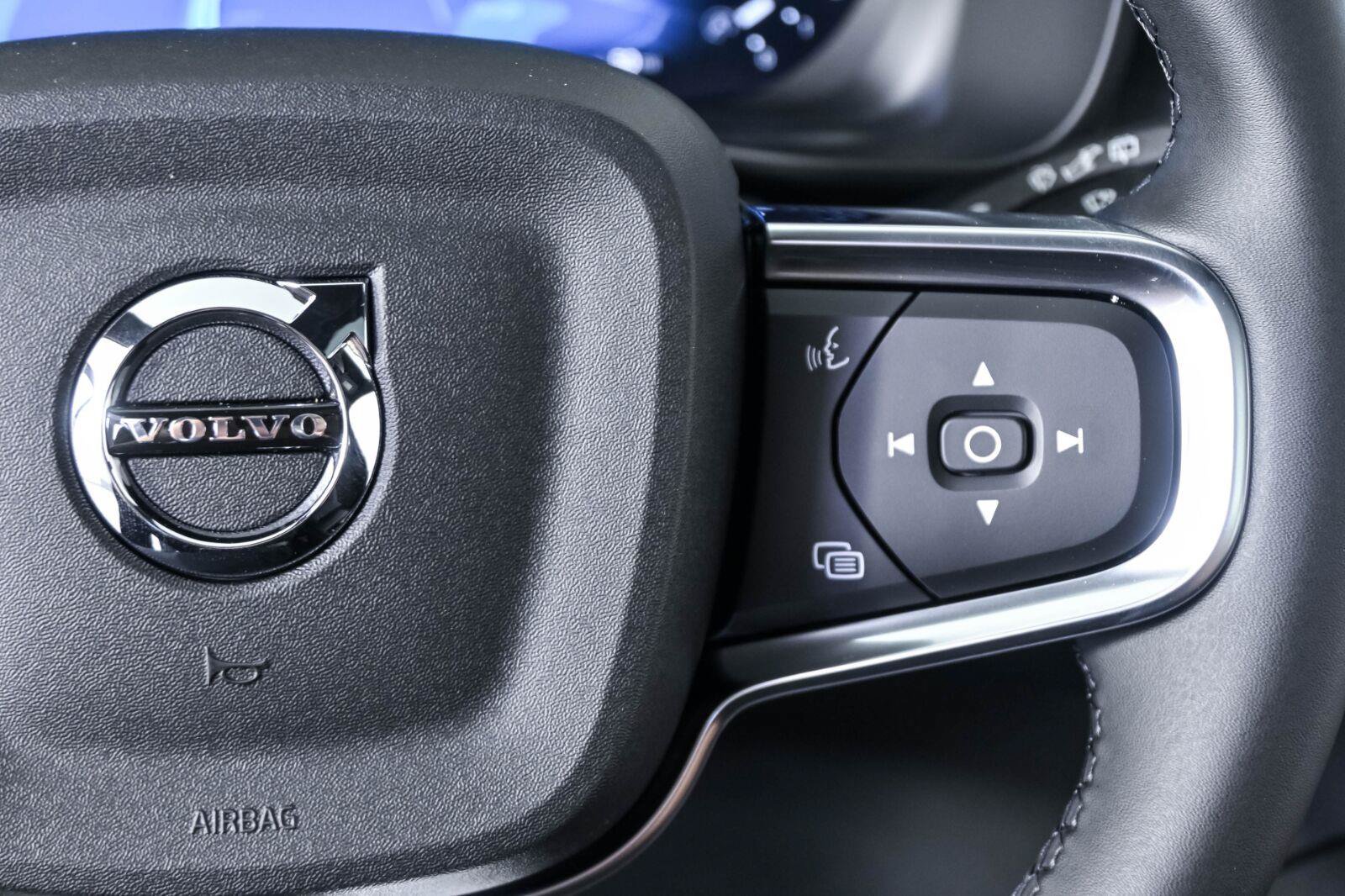 New 2026 Volvo XC40 B5 Ultra w/ Protection Package Premier AWD/4WD image 11