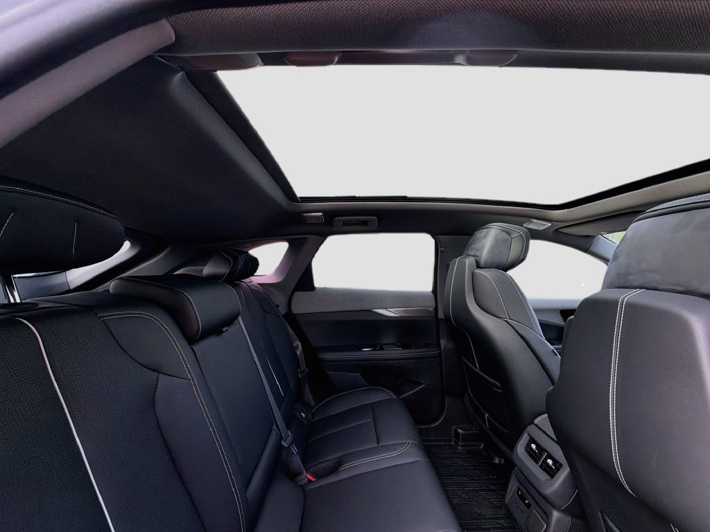 Certified 2025 Cadillac Optiq Sport 2 w/ LPO, Floor Liner Package AWD/4WD image 31