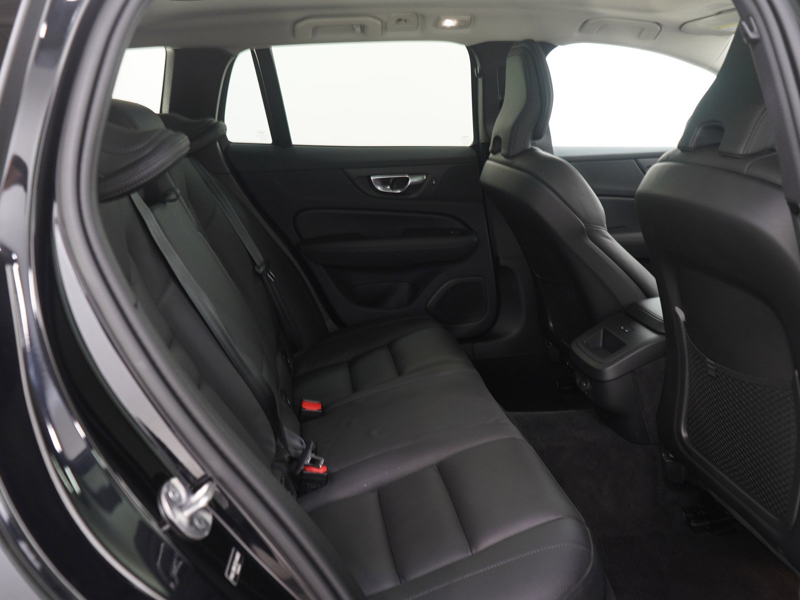 Used 2025 Volvo V60 B5 Cross Country Plus image 14