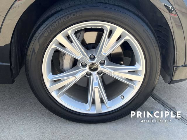 Used 2023 Audi Q8 Premium AWD/4WD image 4