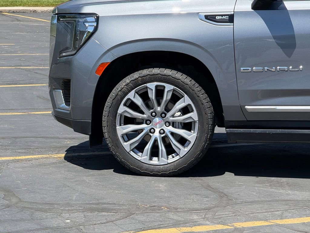 Used 2021 GMC Yukon Denali w/ Denali Premium Package AWD/4WD image 7