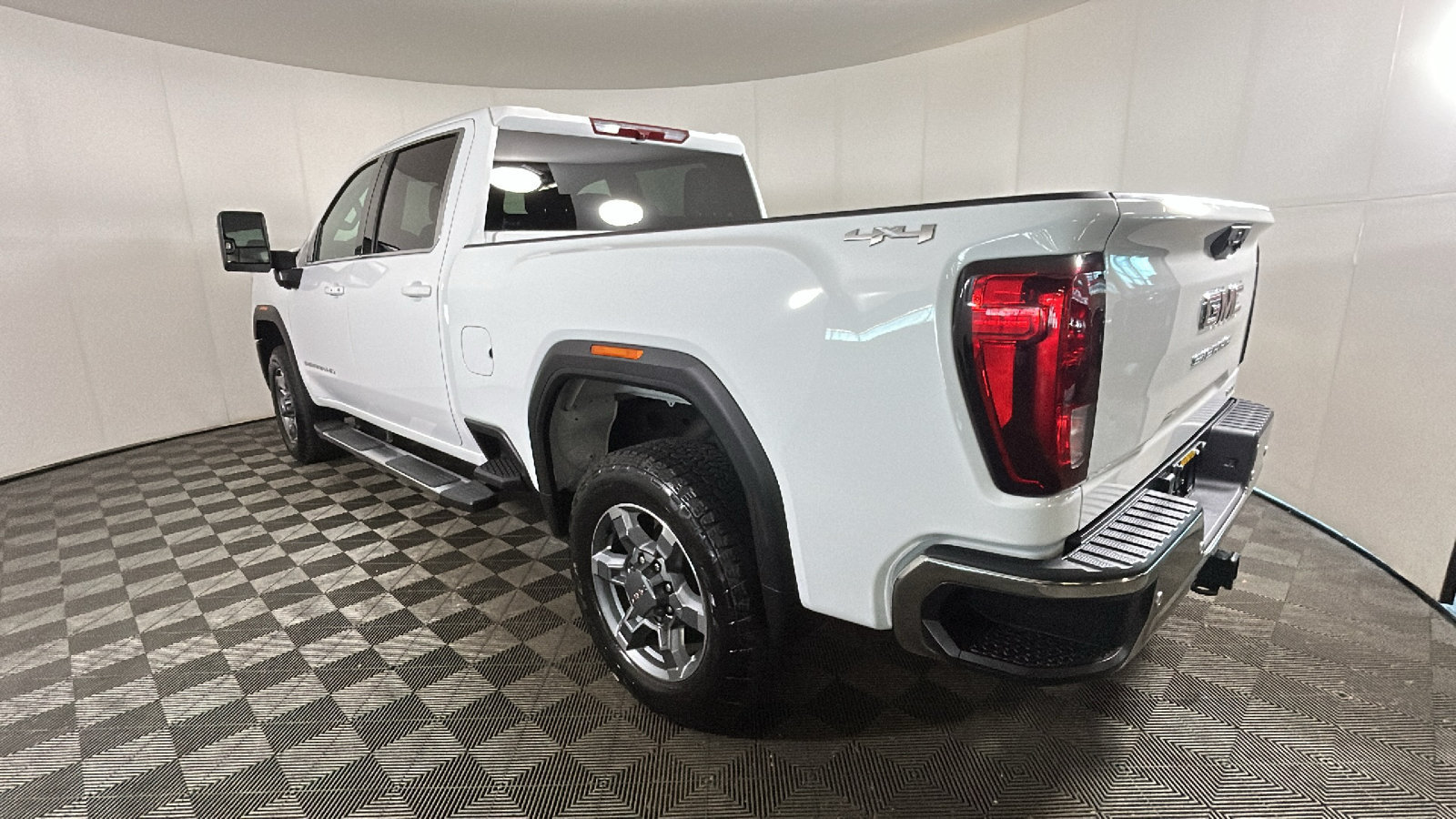 New 2026 GMC Sierra 2500 SLE w/ SLE Value Package; AWD/4WD image 4