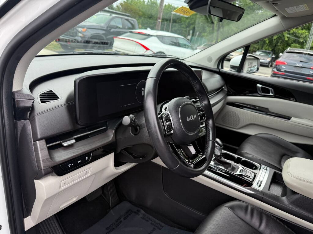 Used 2023 Kia Carnival SX FWD image 11