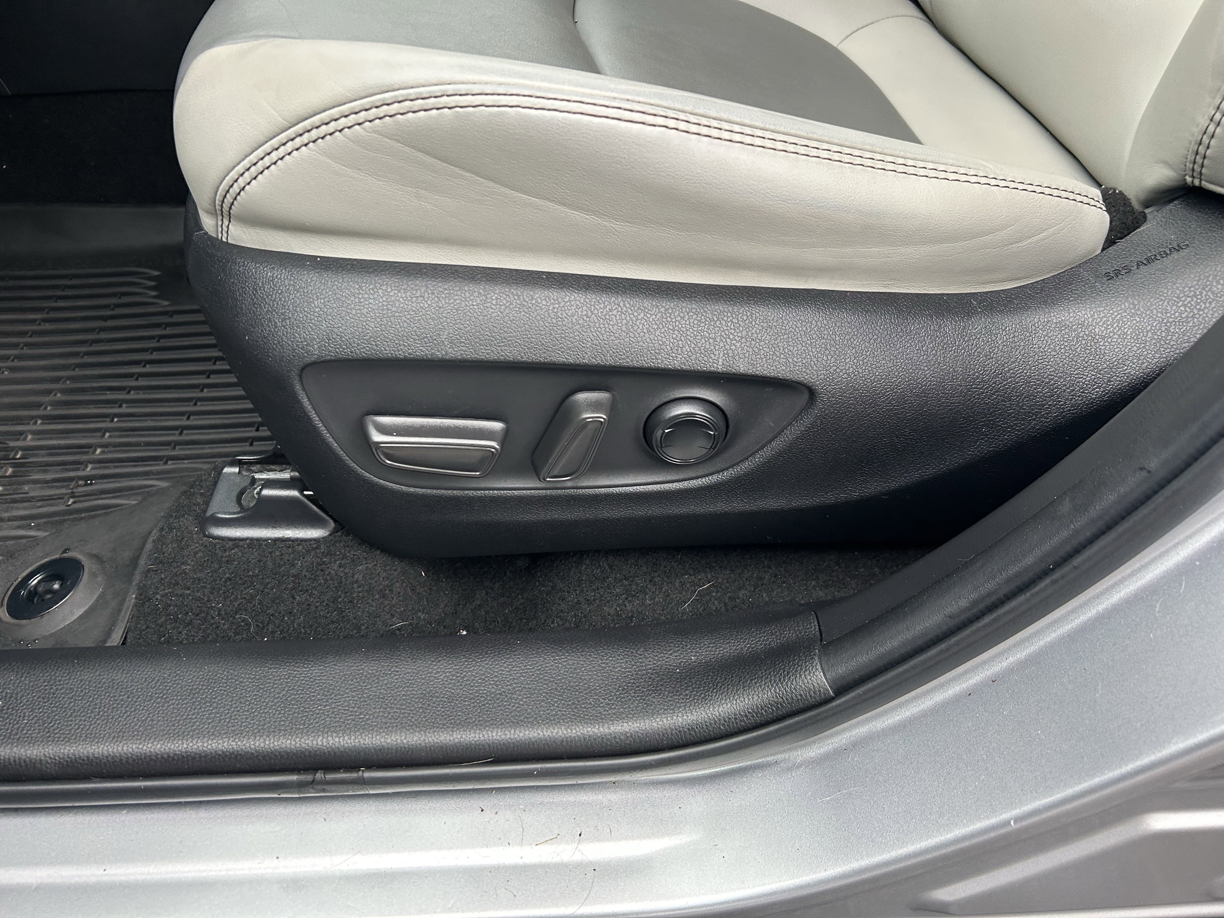 Used 2022 Toyota RAV4 XLE Premium image 21