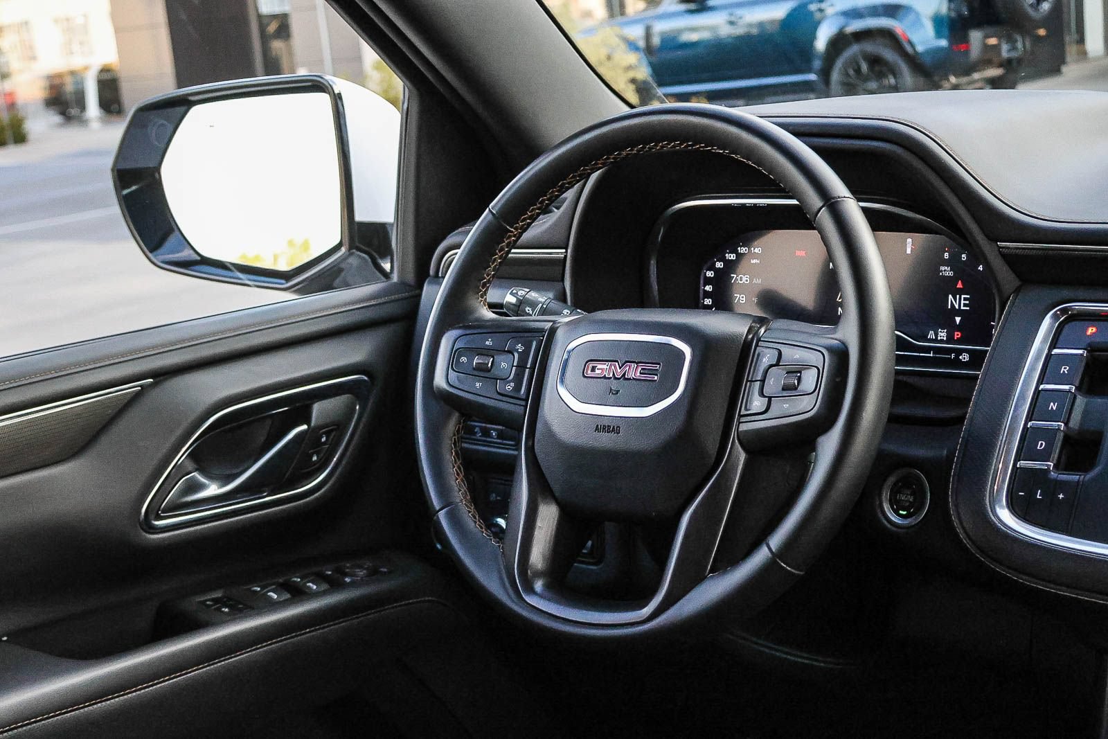 Used 2024 GMC Yukon AT4 w/ AT4 Premium Plus Package AWD/4WD image 24