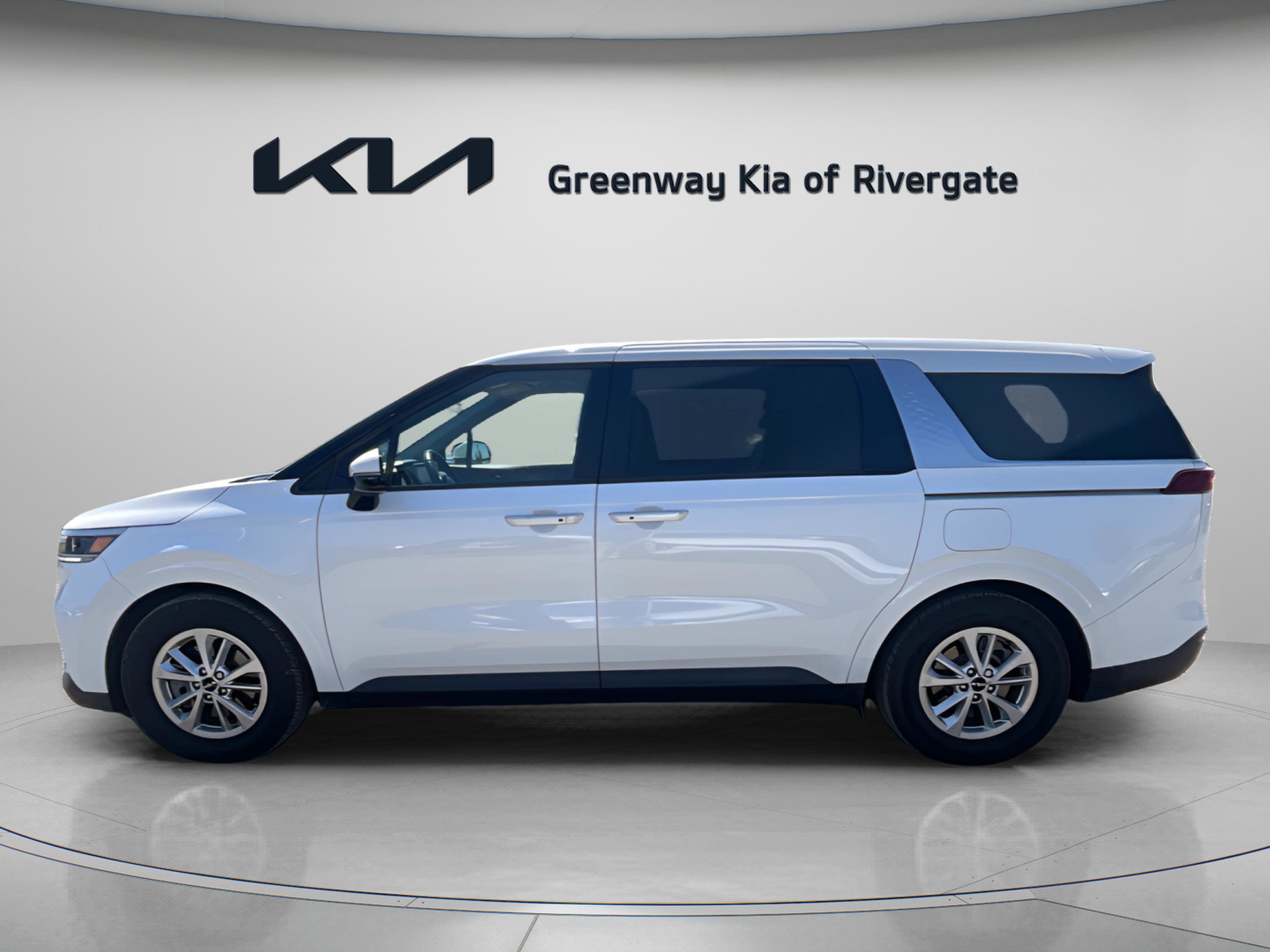 Used 2023 Kia Carnival LX FWD image 4
