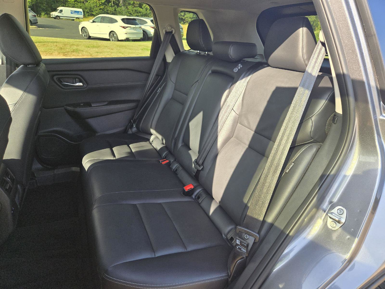 Used 2025 Nissan Rogue SL AWD/4WD image 26