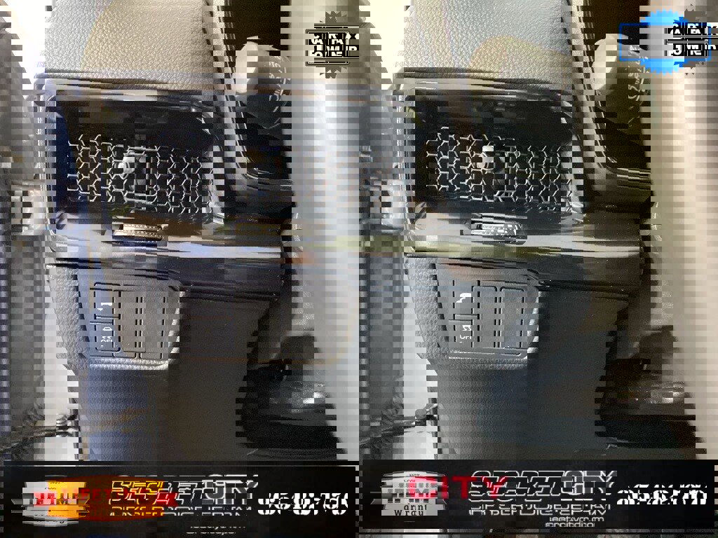 Used 2025 Honda CR-V Sport Touring image 14