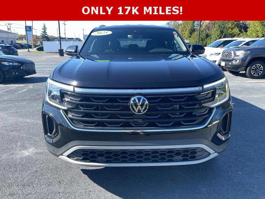 Used 2025 Volkswagen Atlas Cross Sport SE image 3