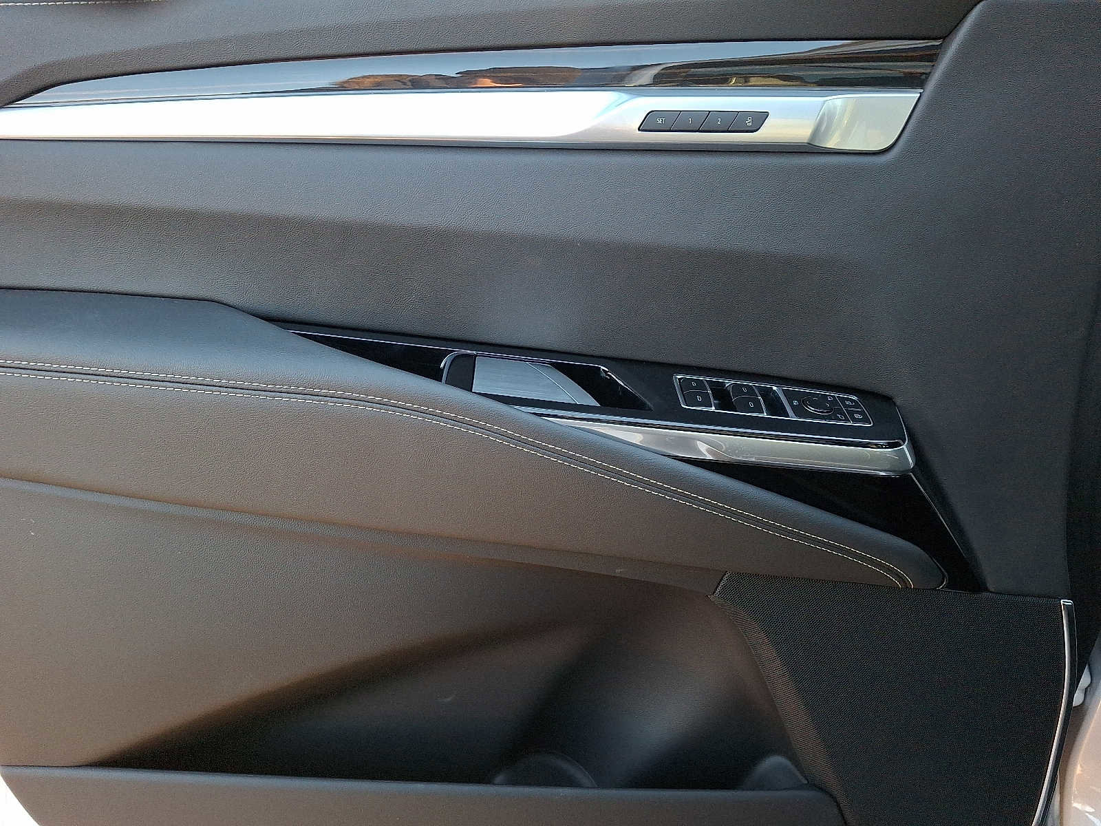 Certified 2025 Cadillac Escalade ESV Premium Luxury image 14