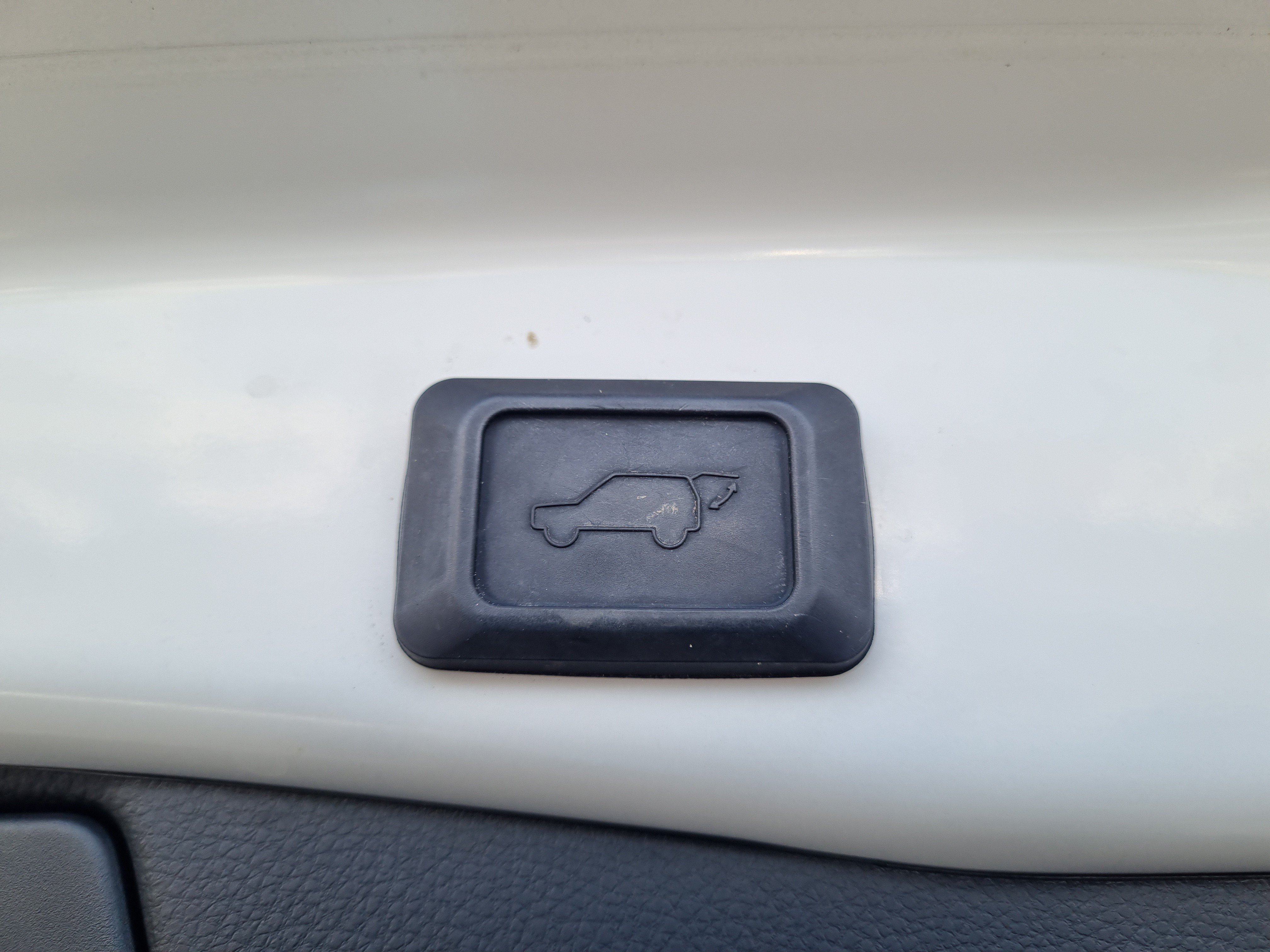 Used 2025 Toyota RAV4 XLE Premium w/ Weather Package AWD/4WD image 9