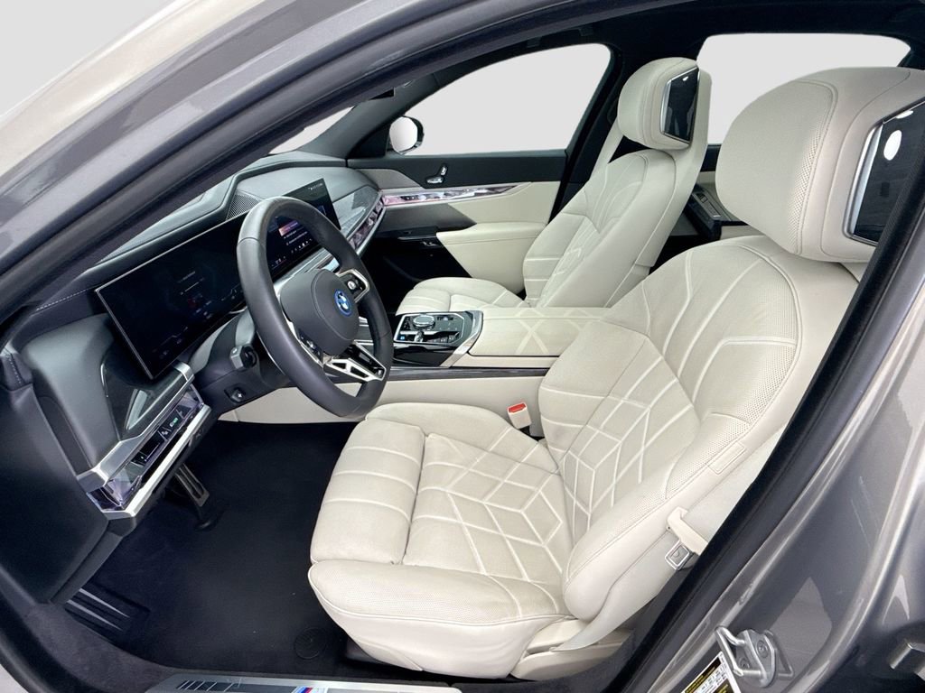 Certified 2025 BMW i7 eDrive50 w/ M Sport Package RWD image 18