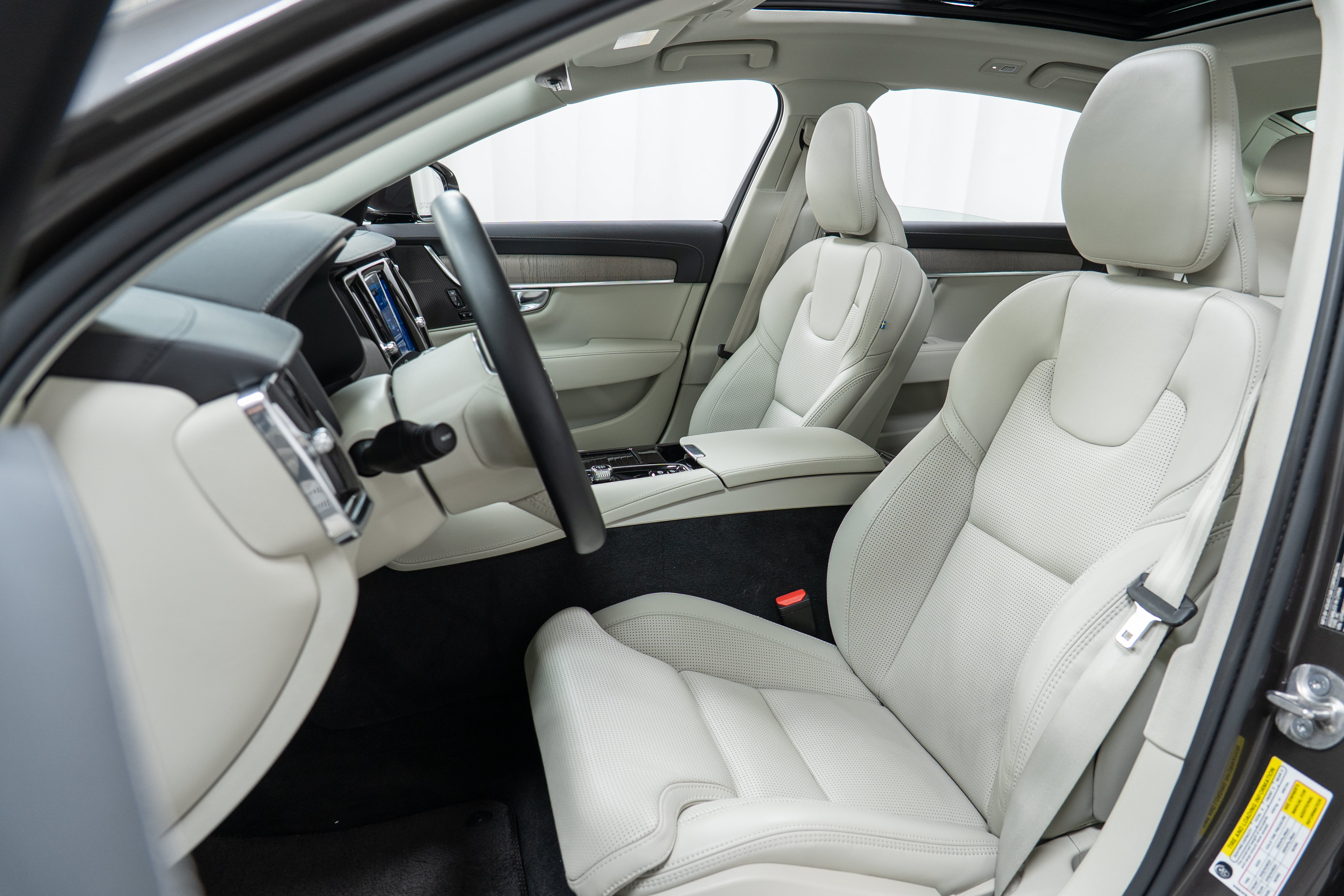 Certified 2025 Volvo S90 T8 Ultra AWD/4WD image 13