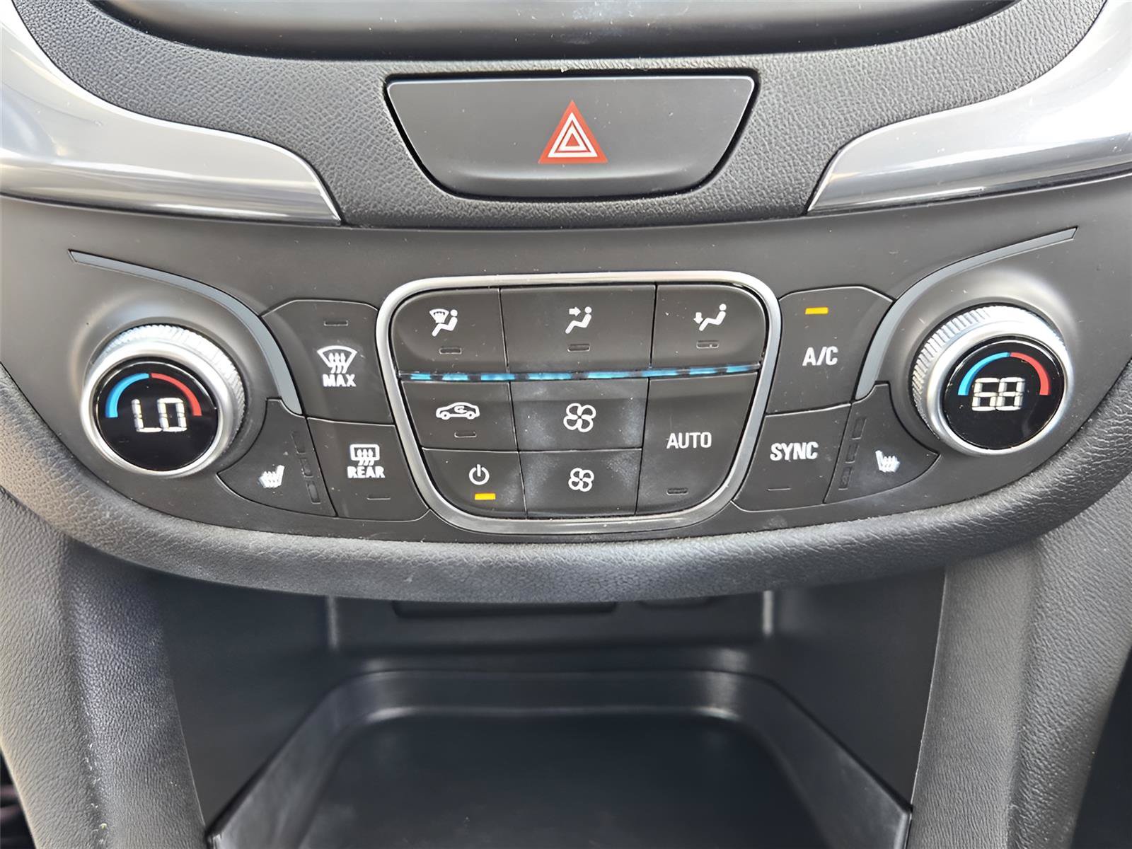 Used 2019 Chevrolet Equinox LT FWD image 17