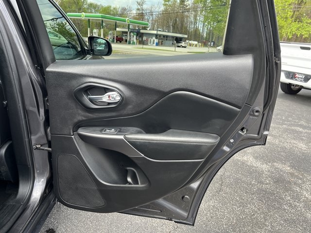 Used 2020 Jeep Cherokee Limited AWD/4WD image 34