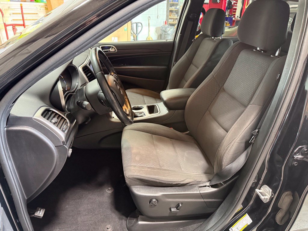 Certified 2020 Jeep Grand Cherokee Laredo AWD/4WD image 24