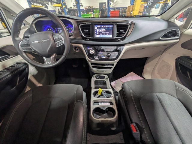 Used 2023 Chrysler Voyager LX image 13