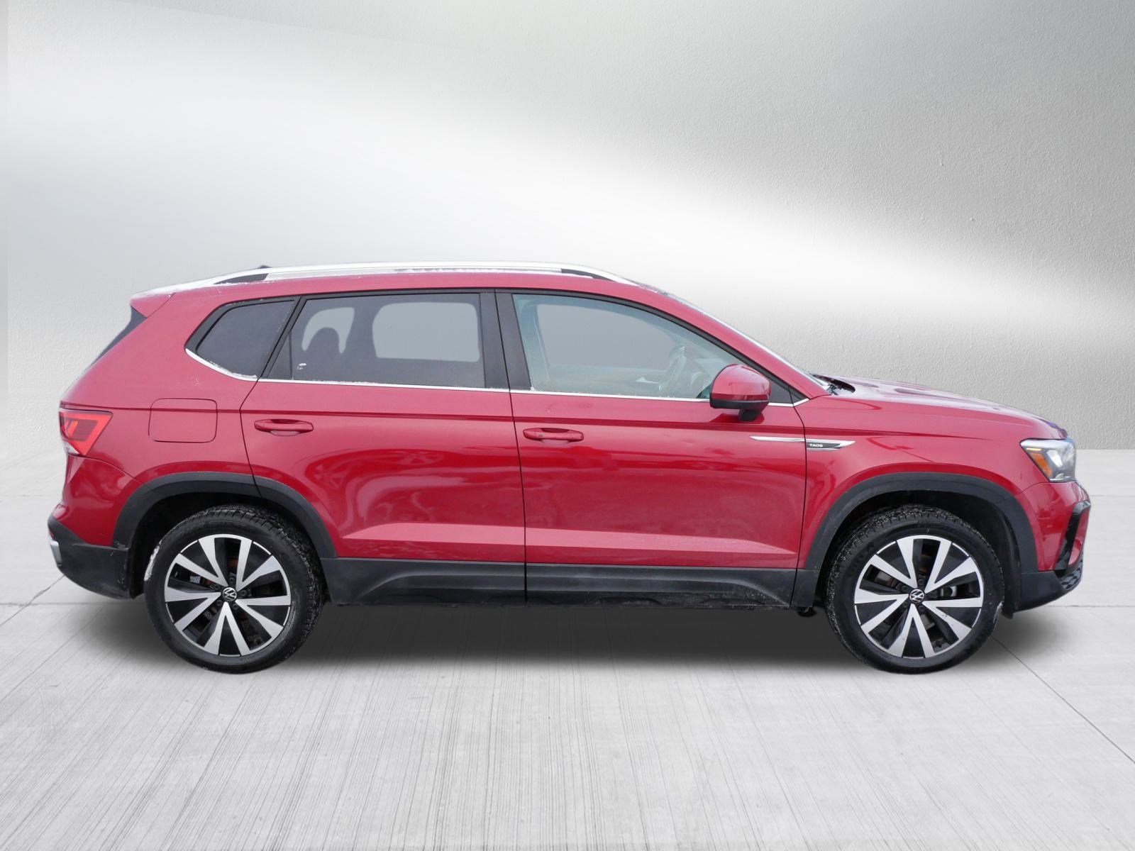 Certified 2023 Volkswagen Taos SE w/ Panoramic Sunroof Package image 8
