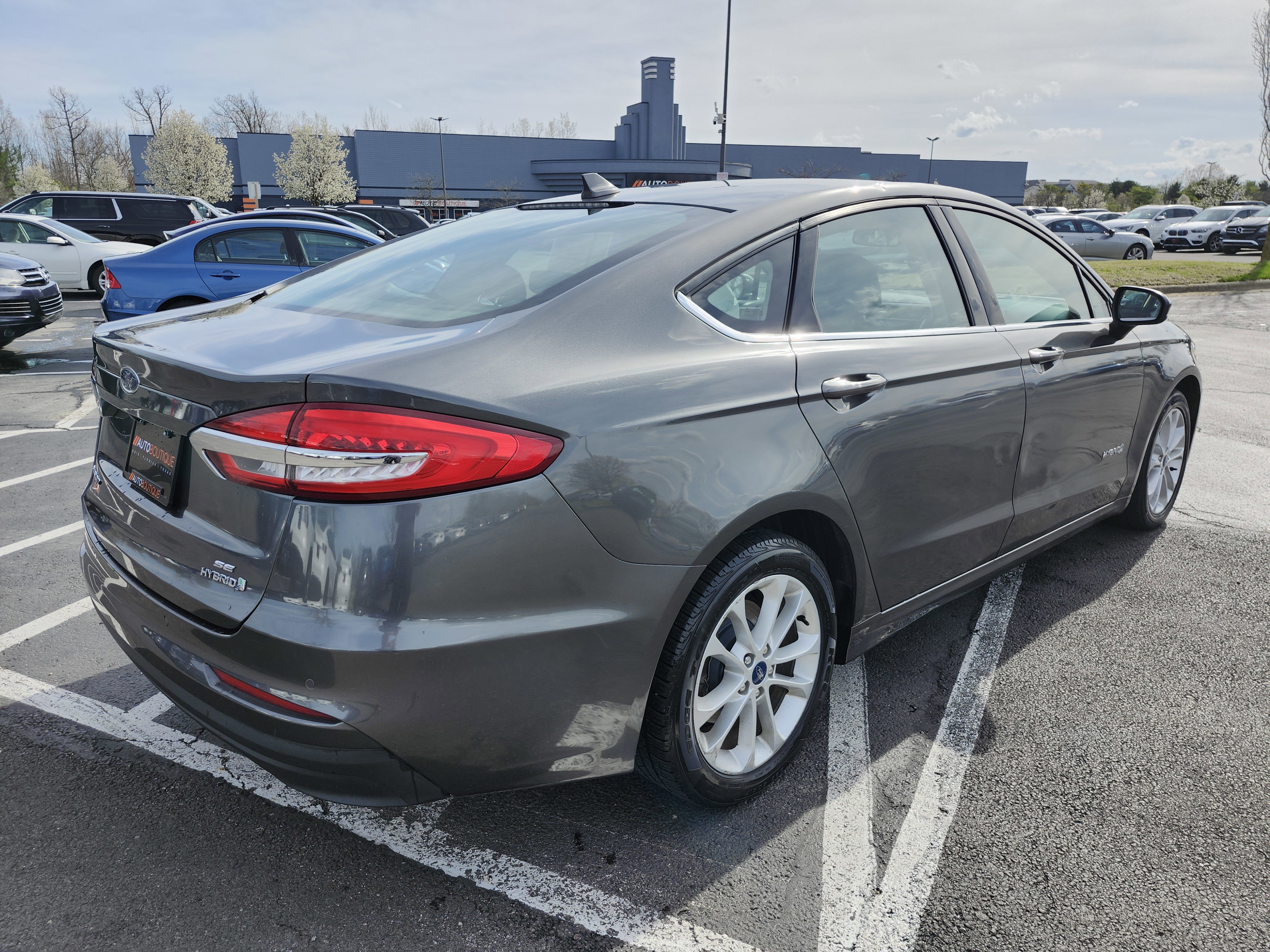 Used 2019 Ford Fusion SE FWD image 18