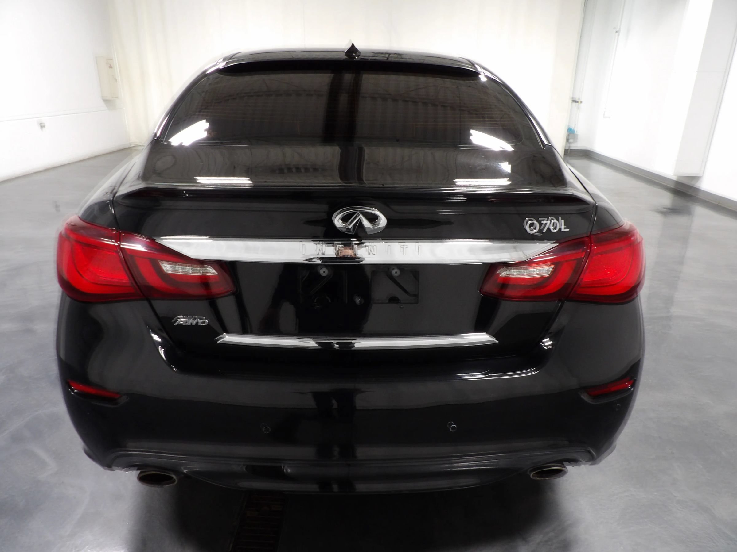 Used 2016 INFINITI Q70 L 3.7 w/ Technology Package AWD/4WD image 7