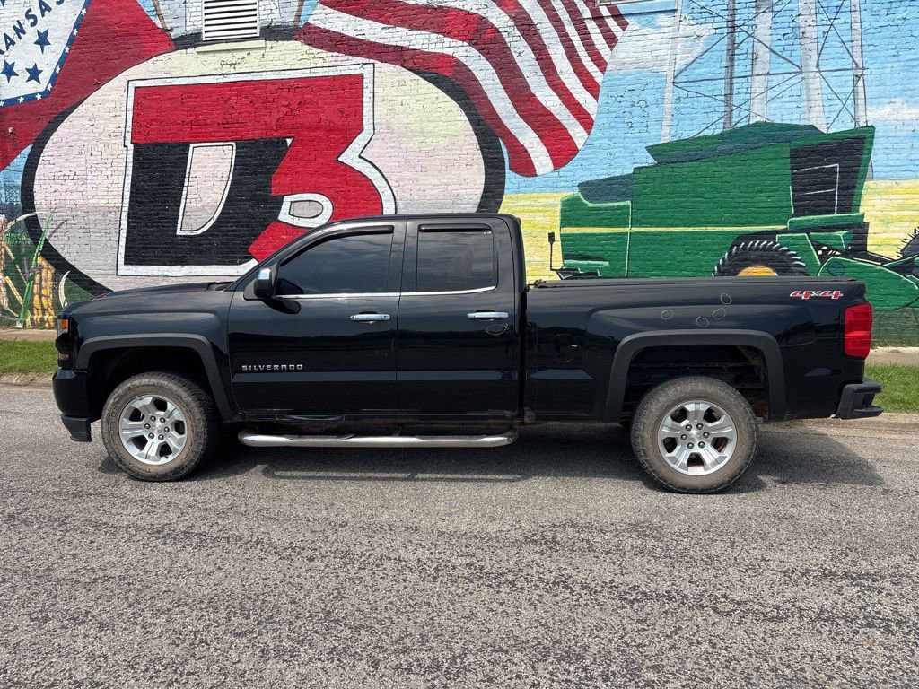 Used 2017 Chevrolet Silverado 1500 Custom w/ Custom Convenience Package AWD/4WD image 3