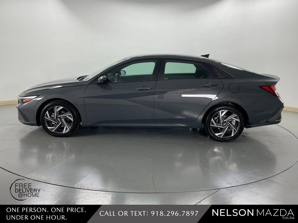 Used 2025 Hyundai Elantra Sport FWD image 9