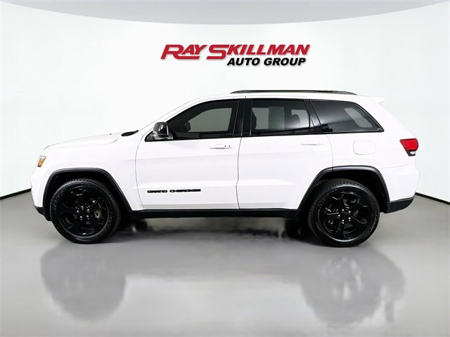 Used 2020 Jeep Grand Cherokee Laredo image 4