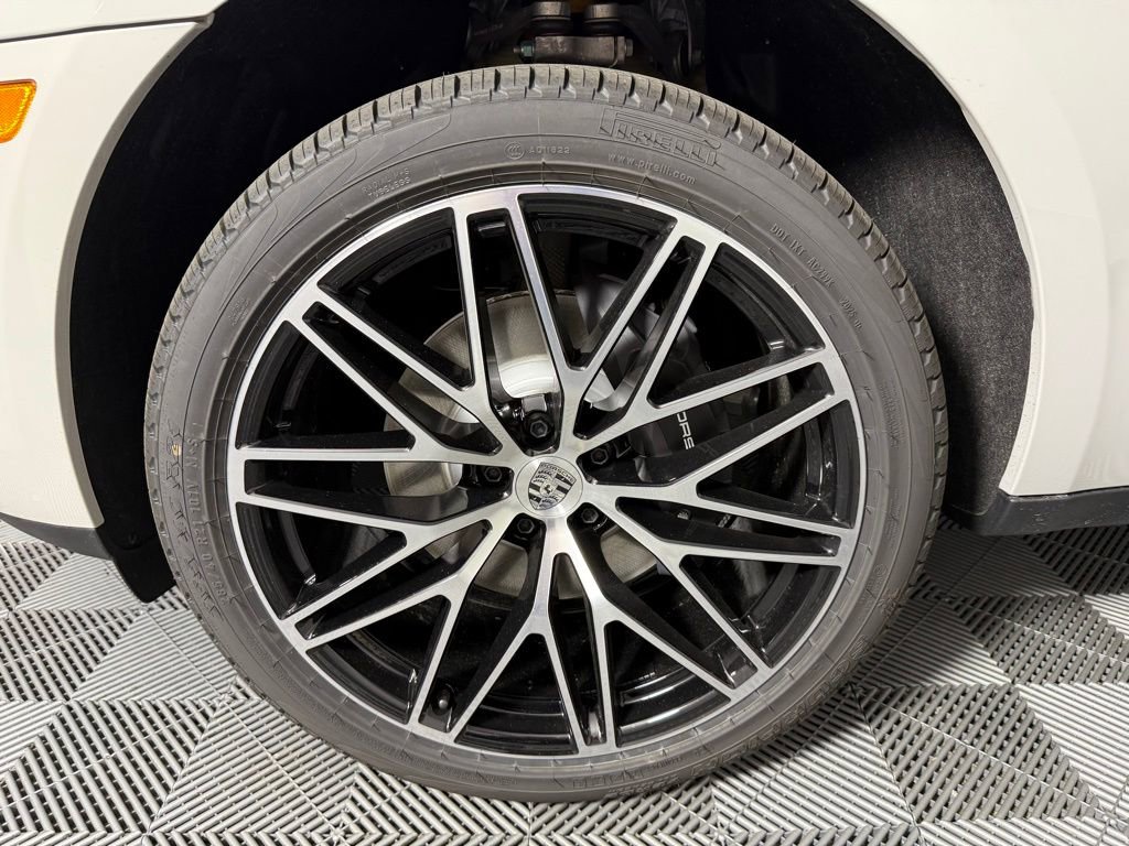 New 2025 Porsche Macan image 11