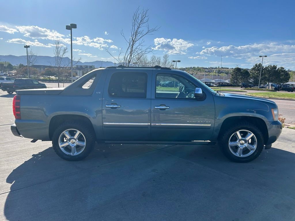 Used 2011 Chevrolet Avalanche LTZ AWD/4WD image 10