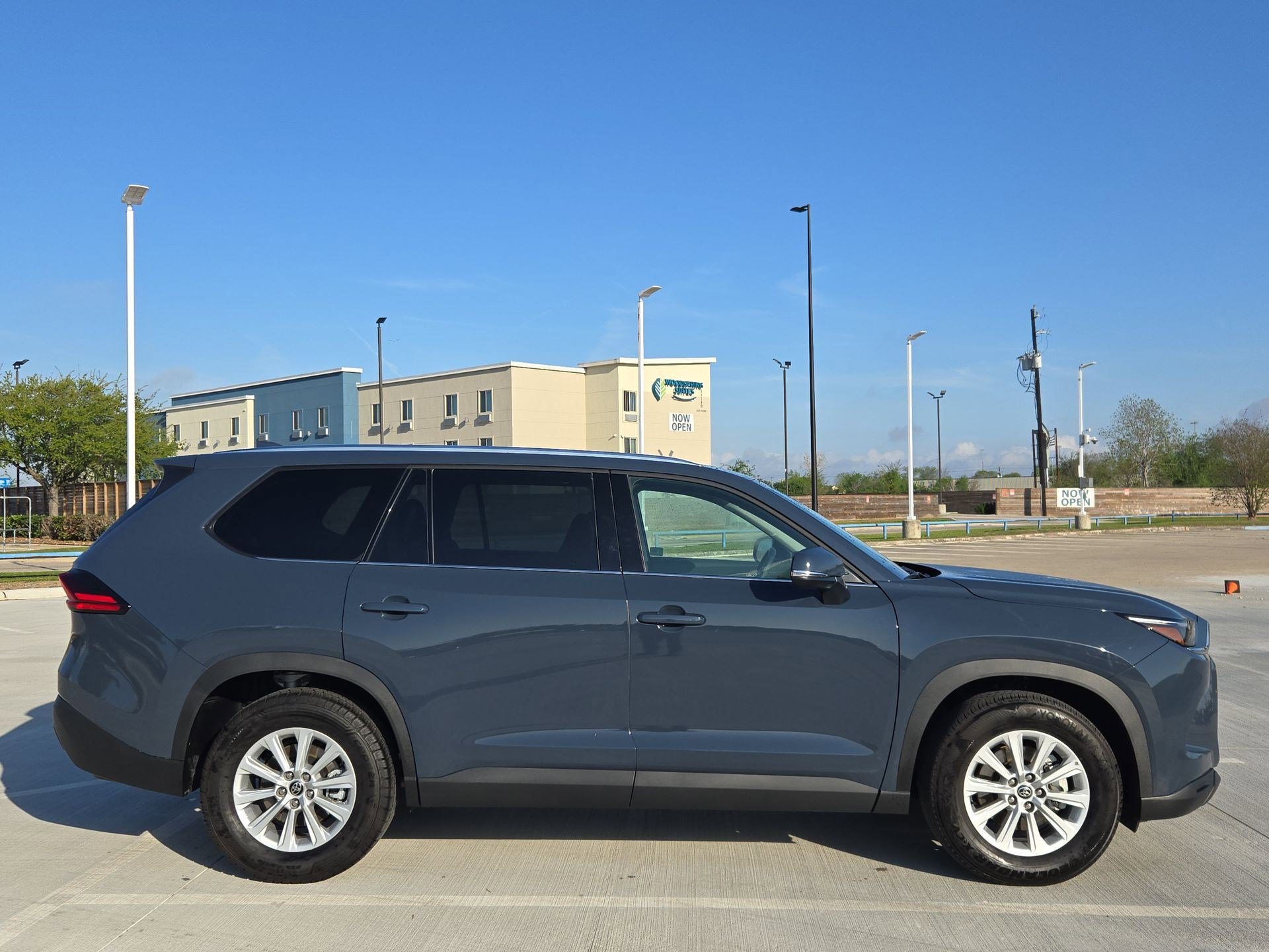 Used 2025 Toyota Grand Highlander FWD image 2