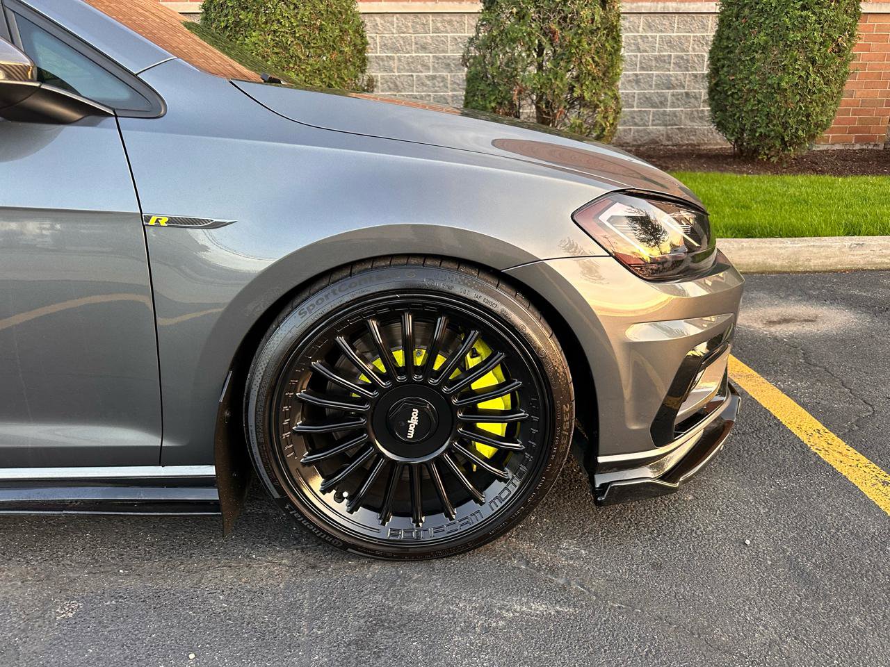 Used 2019 Volkswagen Golf R 4-Door AWD/4WD image 46
