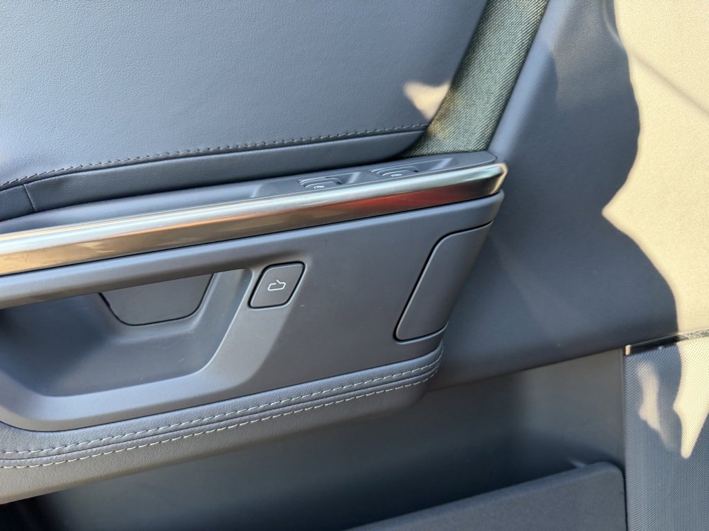 Used 2025 Rivian R1T Adventure image 15