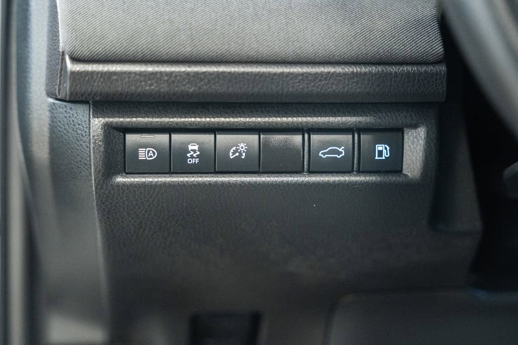 Used 2025 Toyota Camry LE image 37