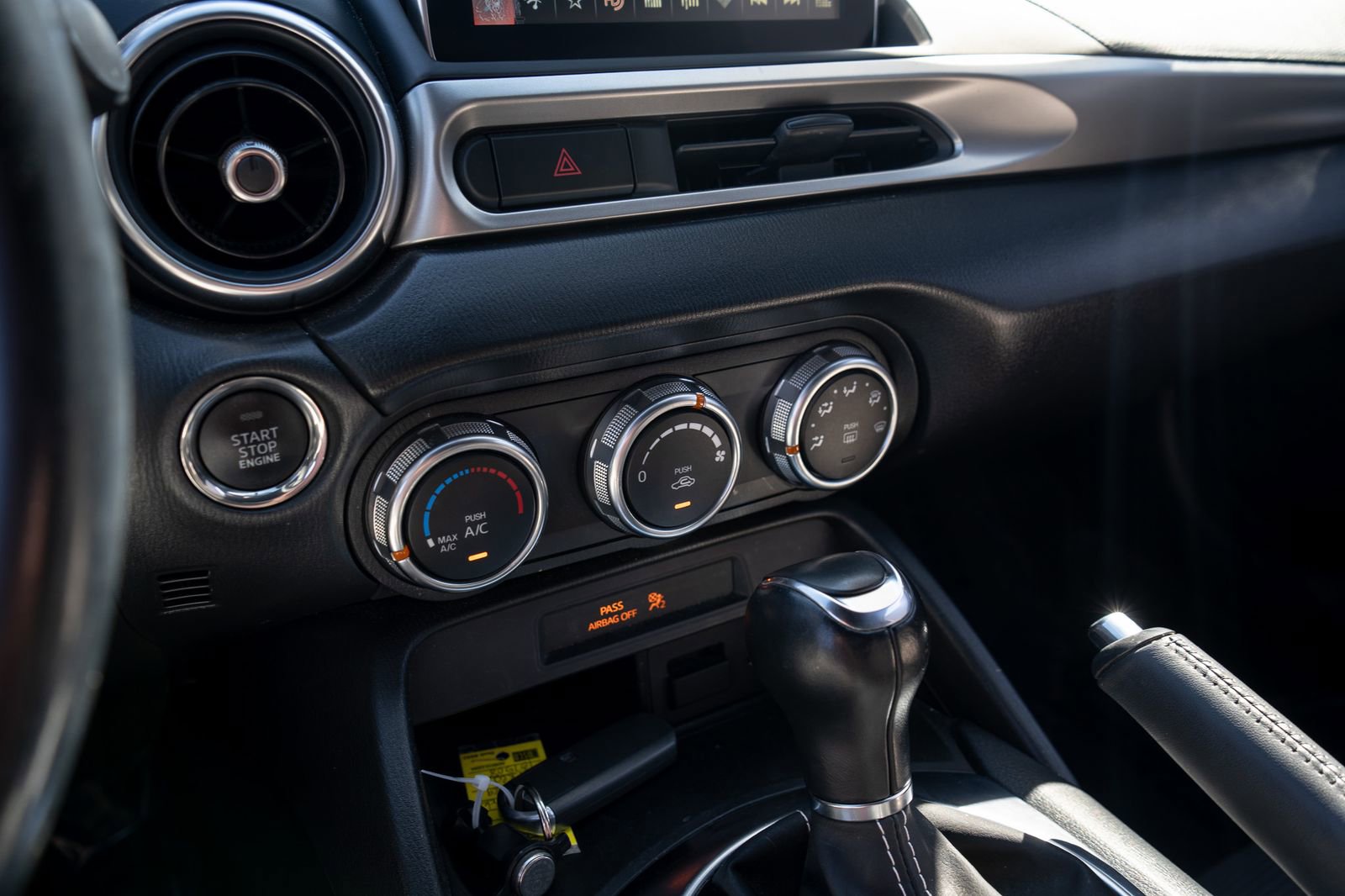 Used 2018 FIAT 124 Spider Classica w/ Technology Group image 21