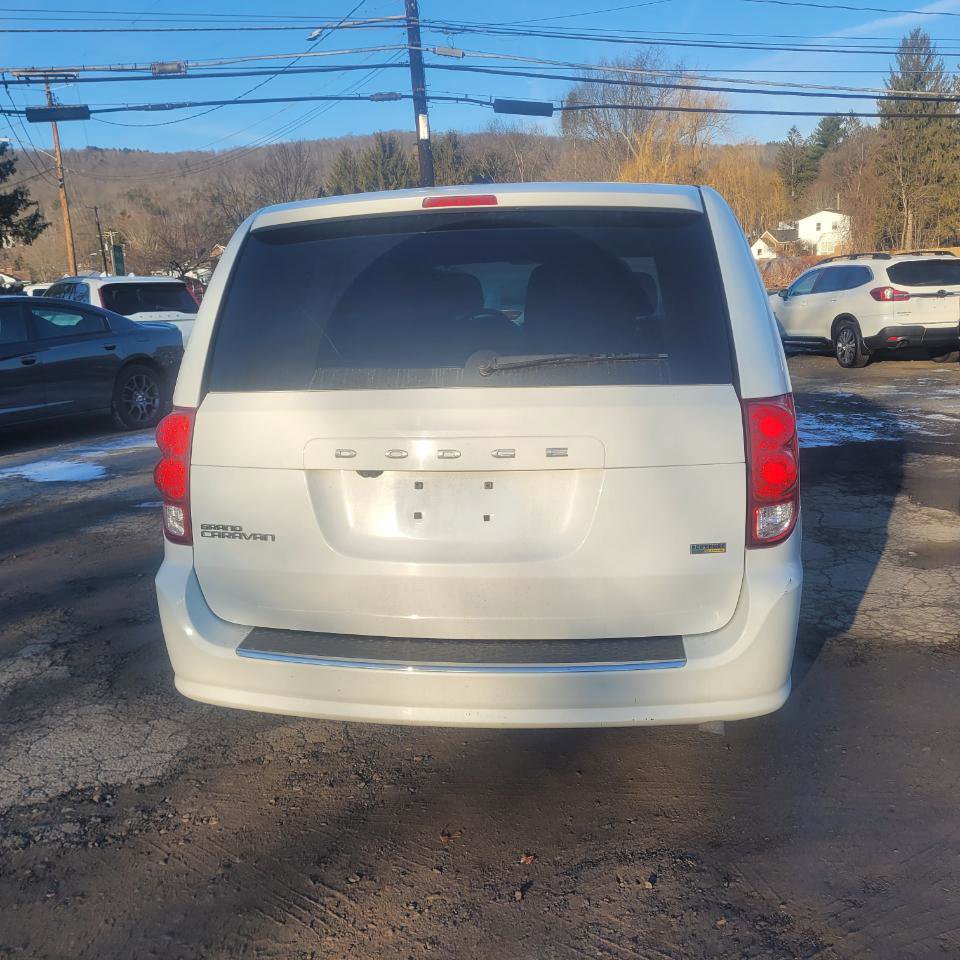 Used 2018 Dodge Grand Caravan SE w/ UConnect Hands-Free Group image 7