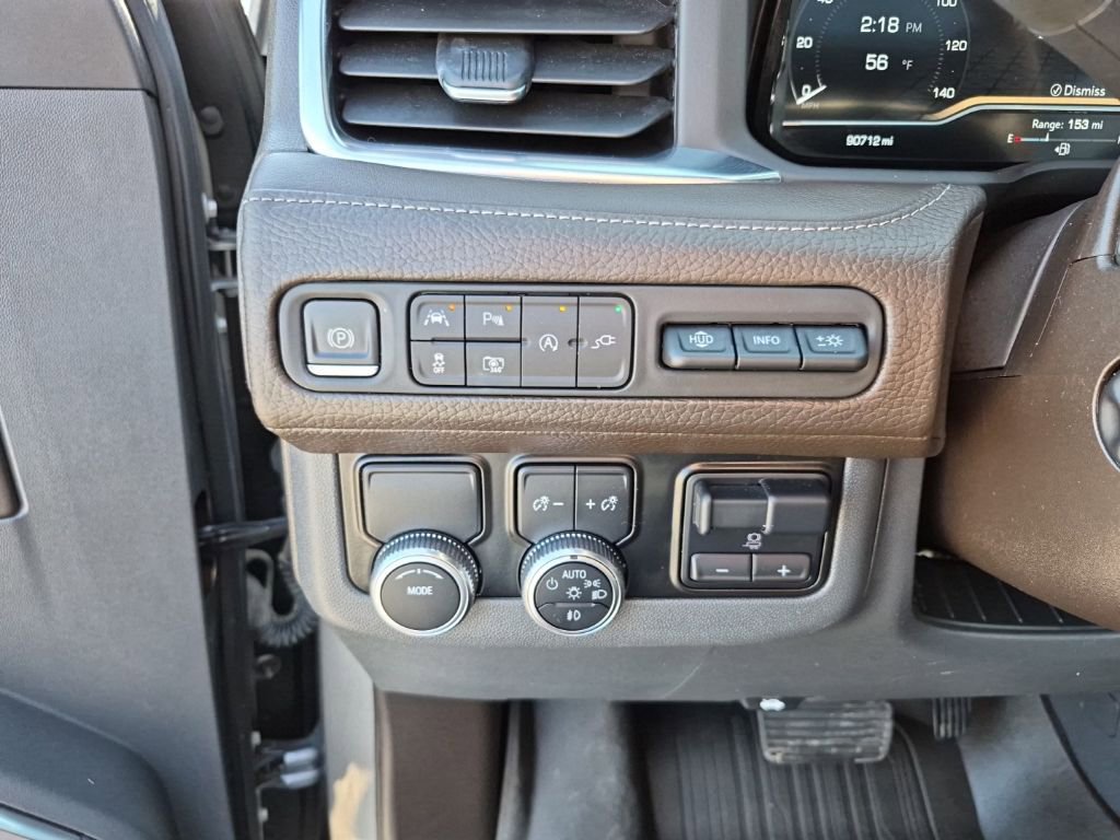 Used 2022 GMC Yukon XL Denali w/ Denali Premium Package image 32