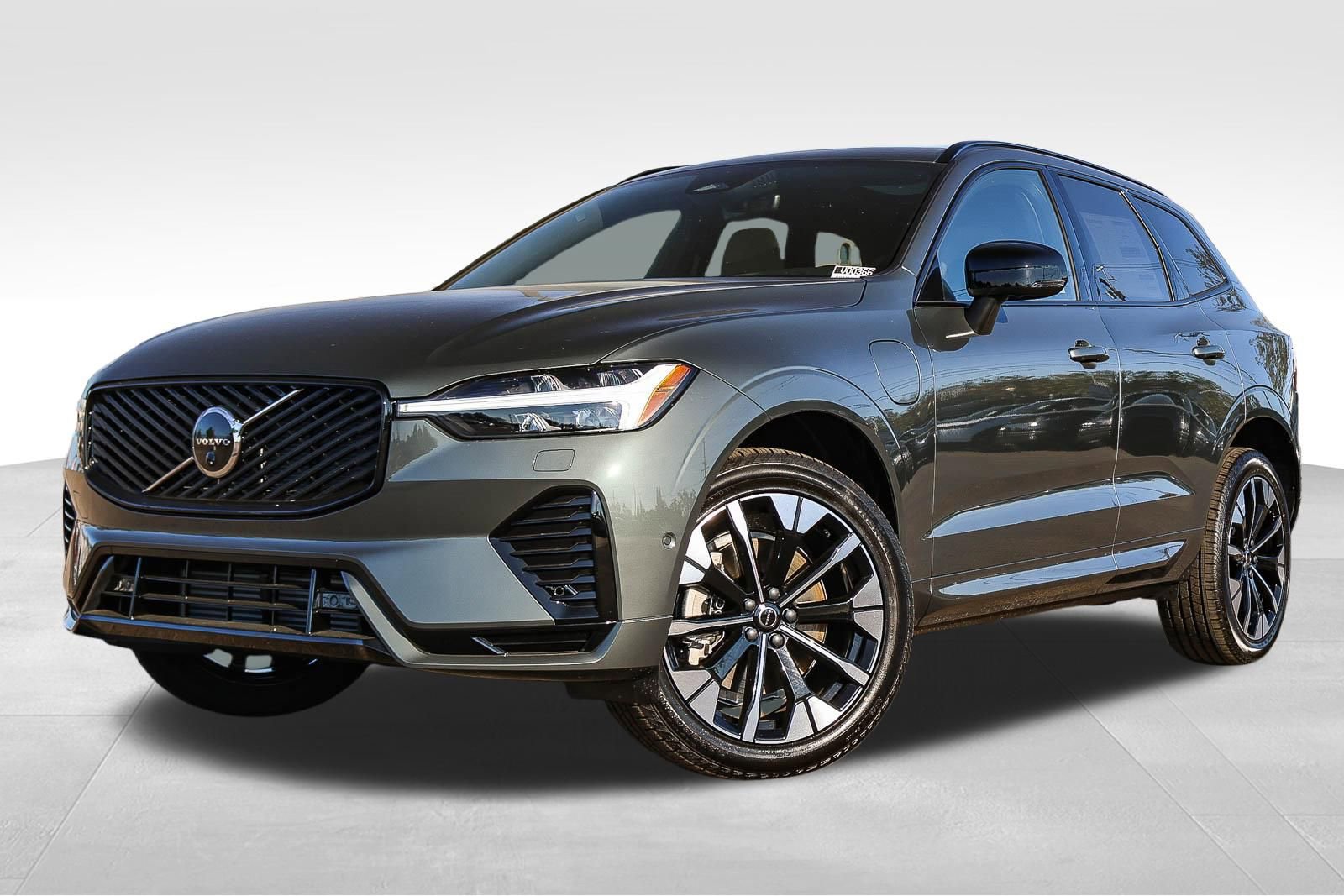 New 2026 Volvo XC60 T8 Plus w/ Climate Package