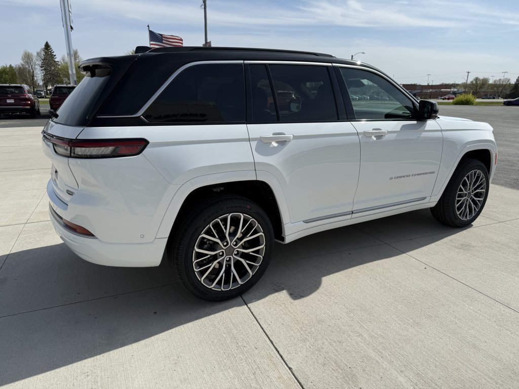 New 2026 Jeep Grand Cherokee Summit w/ Adv Protech Group IV AWD/4WD image 8