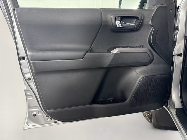 Certified 2023 Toyota Tacoma TRD Off-Road AWD/4WD image 12