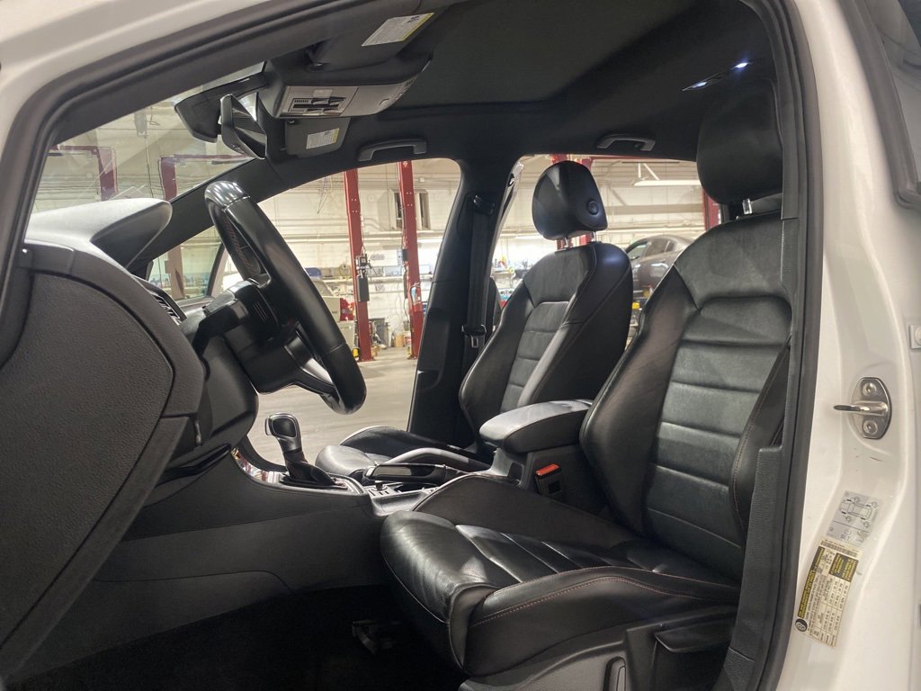 Used 2021 Volkswagen GTI SE image 8