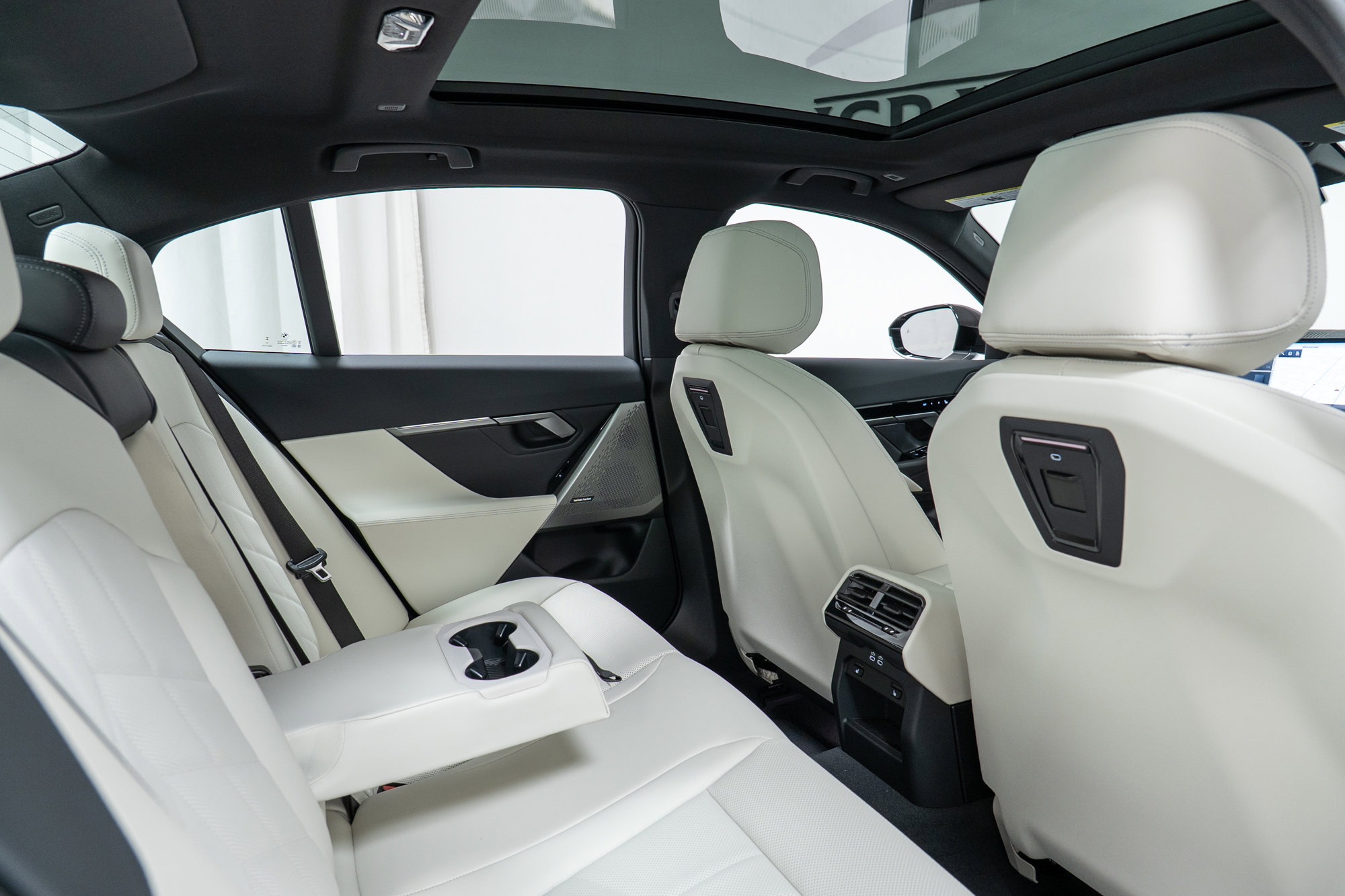 New 2026 BMW 530i xDrive w/ Premium Package image 24