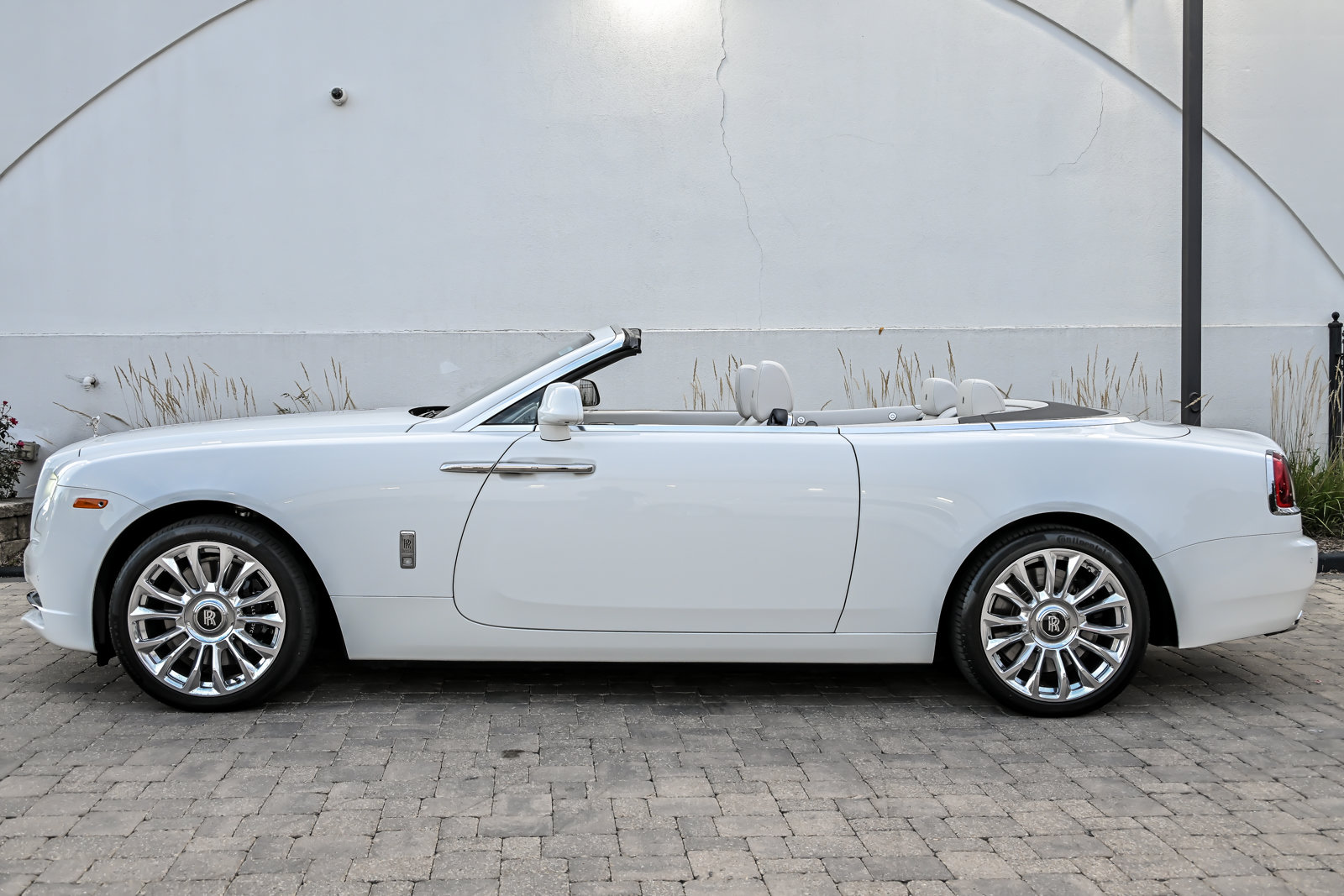Used 2020 Rolls-Royce Dawn RWD image 11