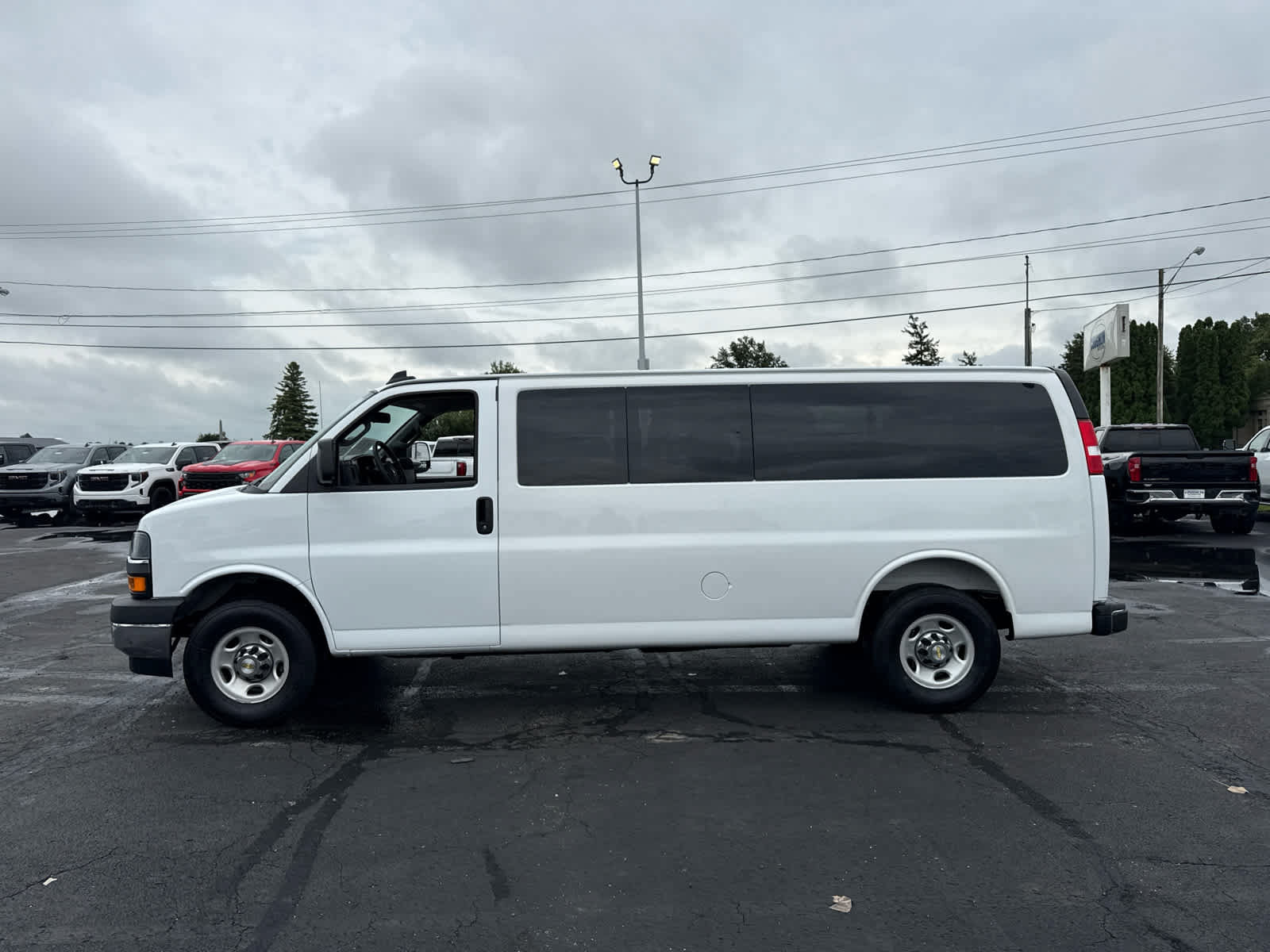 Certified 2025 Chevrolet Express 3500 LT w/ LT Preferred Equipment Group RWD image 2