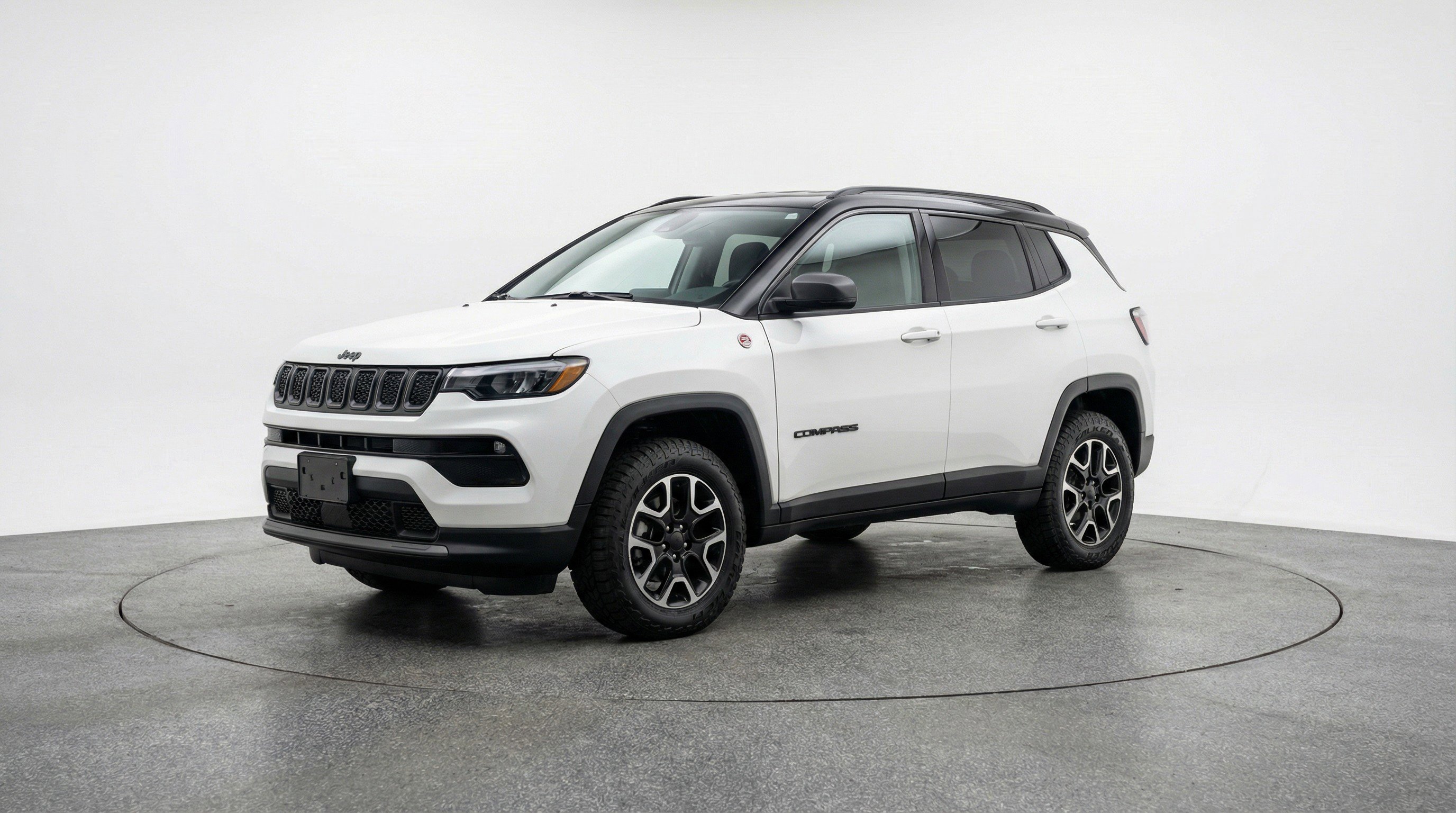Used 2025 Jeep Compass Trailhawk AWD/4WD image 3