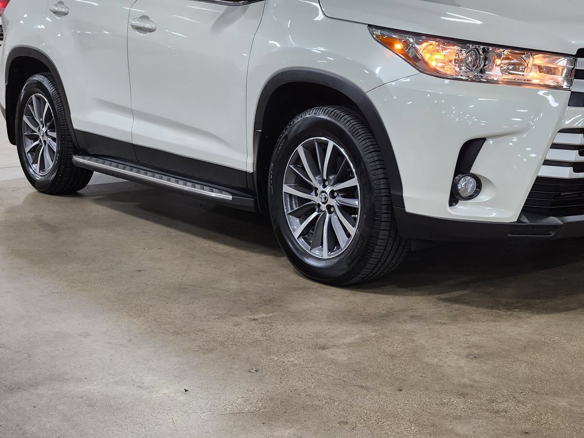 Used 2019 Toyota Highlander XLE FWD image 16