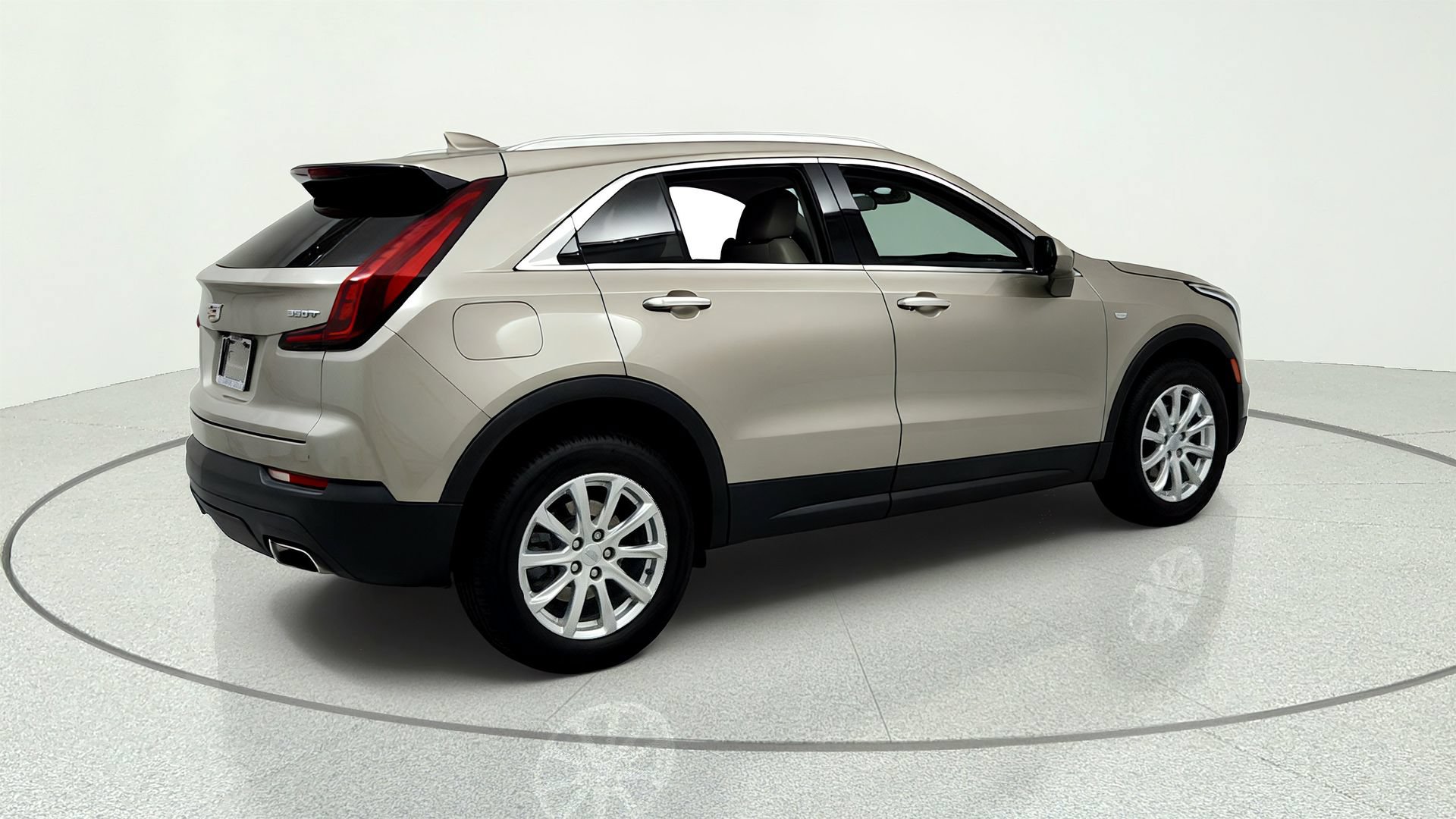Certified 2023 Cadillac XT4 Luxury w/ Cold Weather Package AWD/4WD image 5