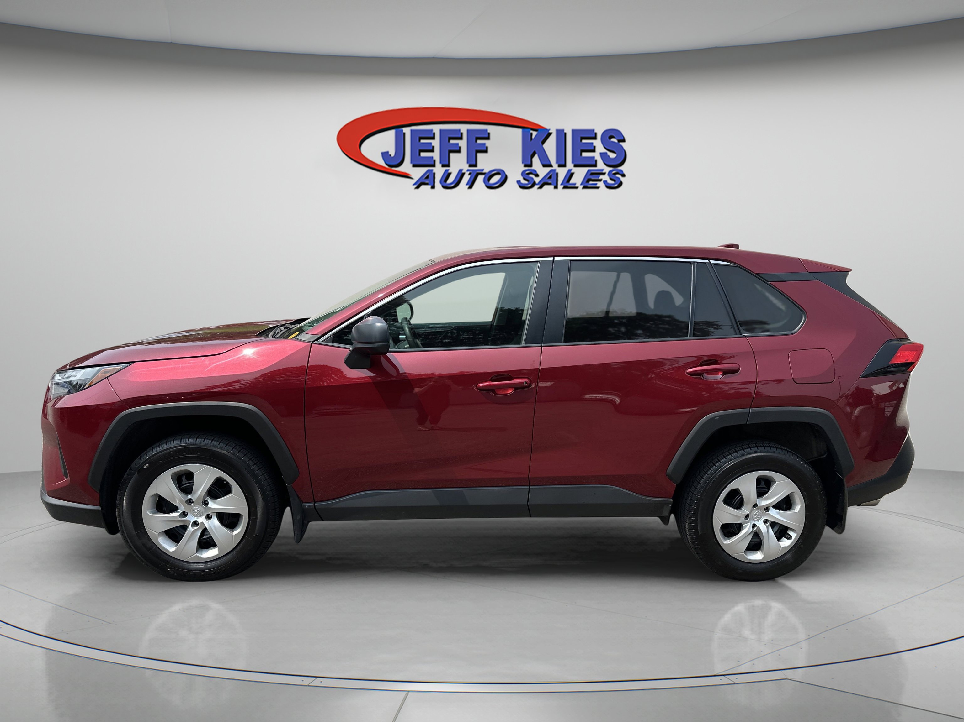 Used 2023 Toyota RAV4 LE image 4