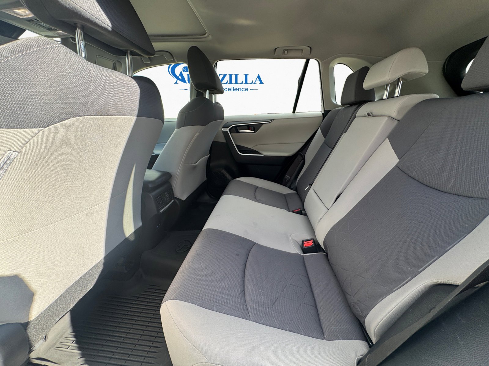 Used 2022 Toyota RAV4 XLE image 10