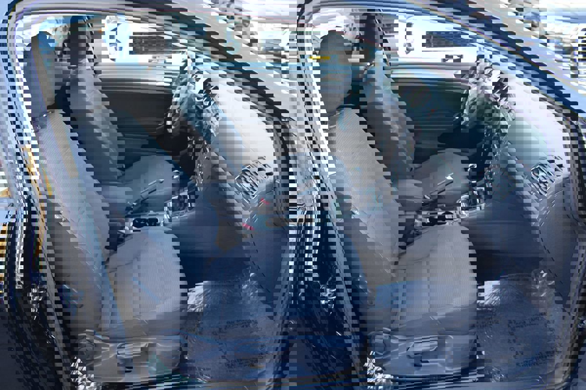 Used 2015 Volkswagen Golf Launch Edition image 21